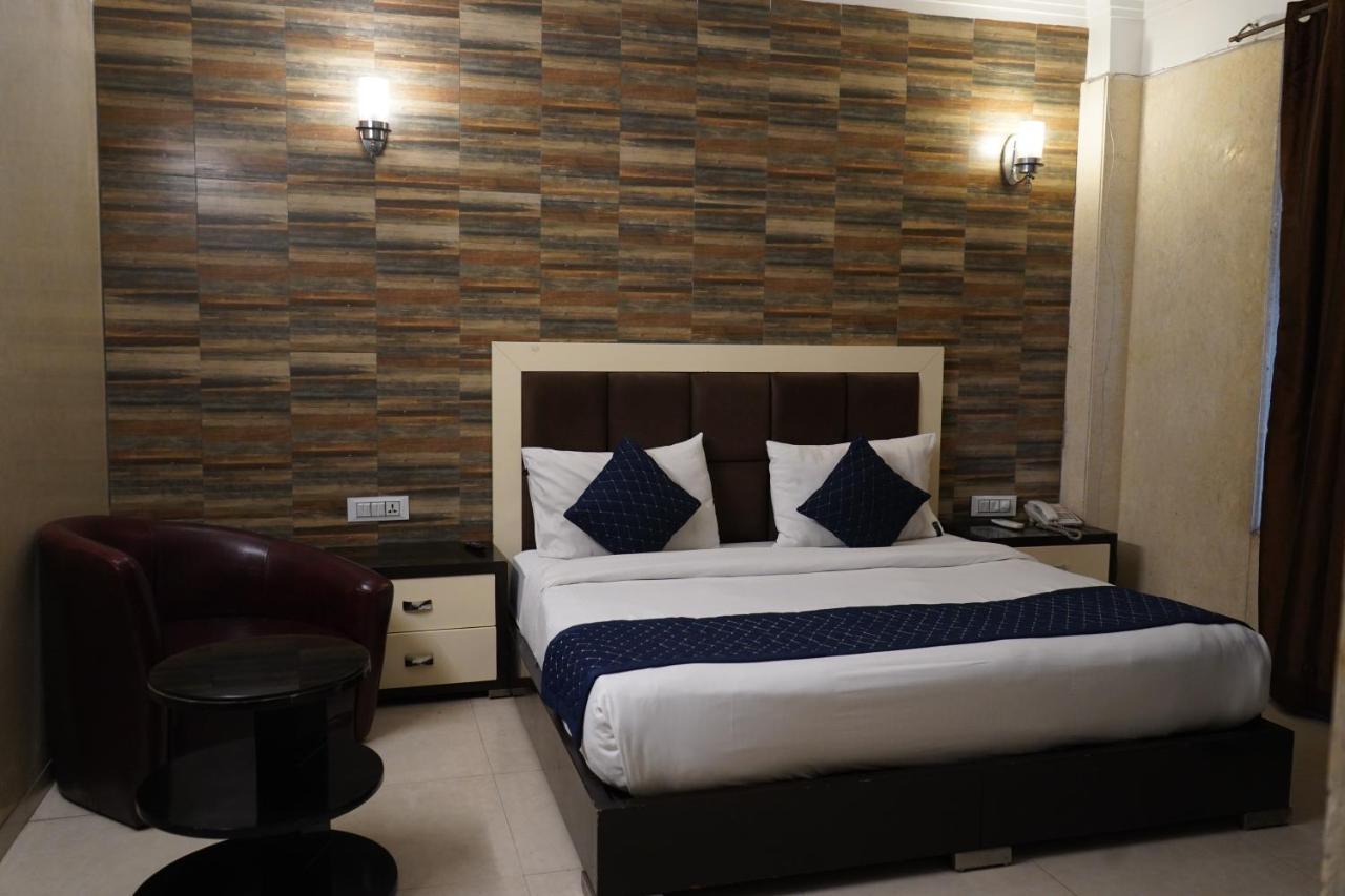 Hotel O Delhi, Near Karol Bagh Main Market And Metro Station Nova Deli Exterior foto