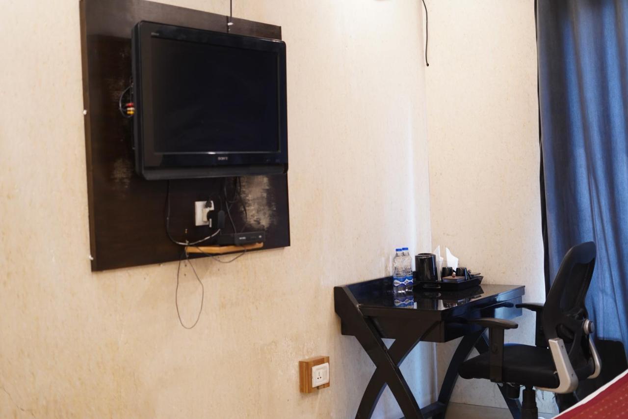 Hotel O Delhi, Near Karol Bagh Main Market And Metro Station Nova Deli Exterior foto