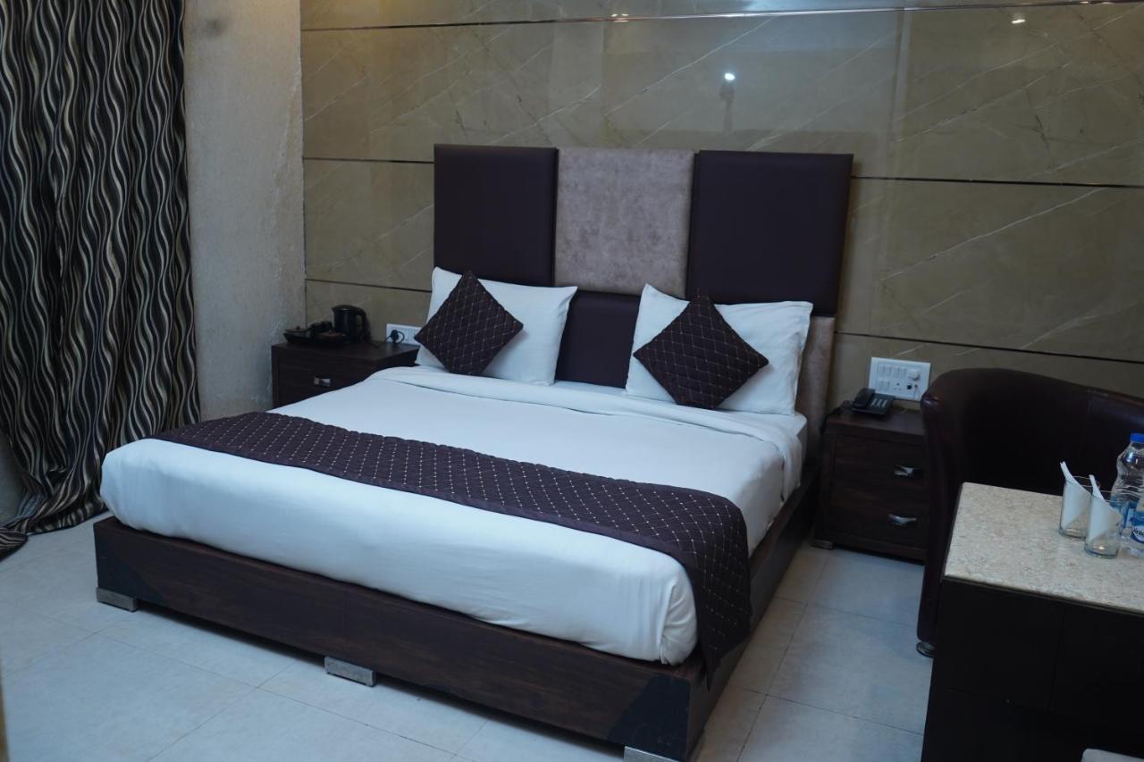 Hotel O Delhi, Near Karol Bagh Main Market And Metro Station Nova Deli Exterior foto