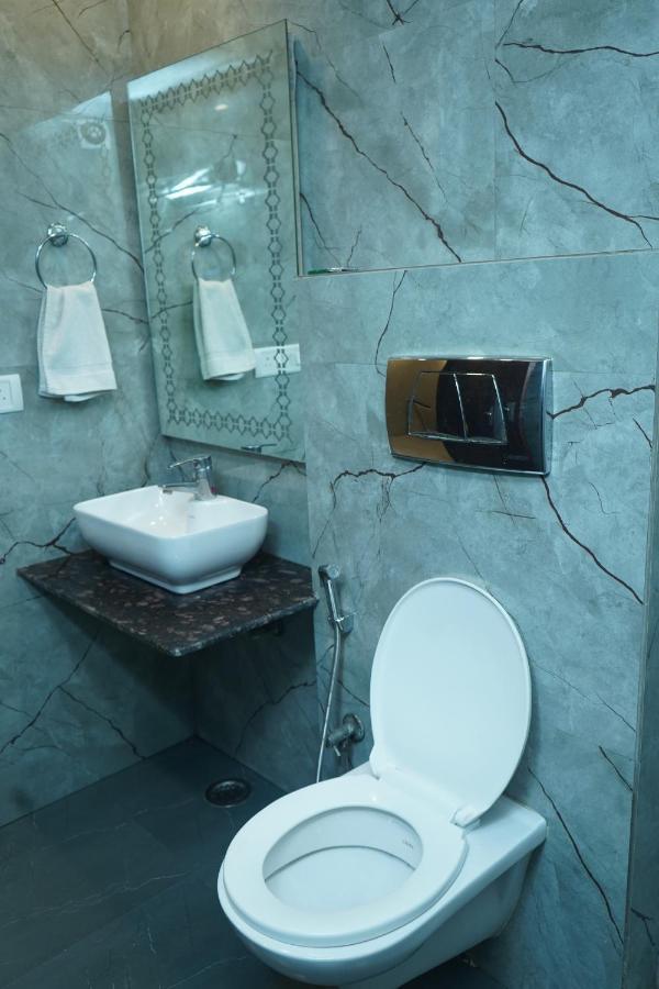 Hotel O Delhi, Near Karol Bagh Main Market And Metro Station Nova Deli Exterior foto