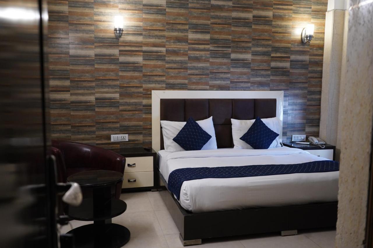Hotel O Delhi, Near Karol Bagh Main Market And Metro Station Nova Deli Exterior foto