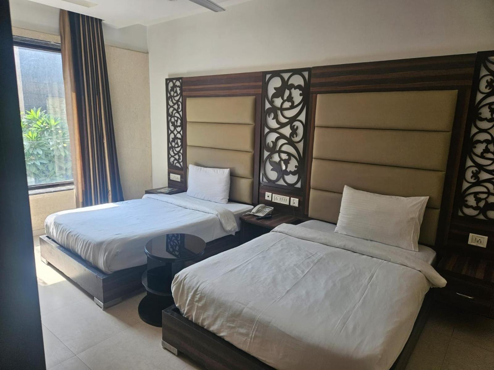 Hotel O Delhi, Near Karol Bagh Main Market And Metro Station Nova Deli Exterior foto
