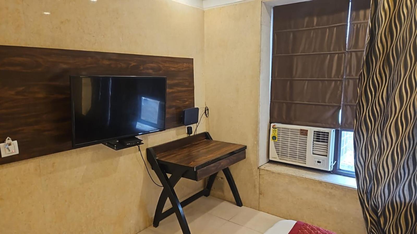 Hotel O Delhi, Near Karol Bagh Main Market And Metro Station Nova Deli Exterior foto