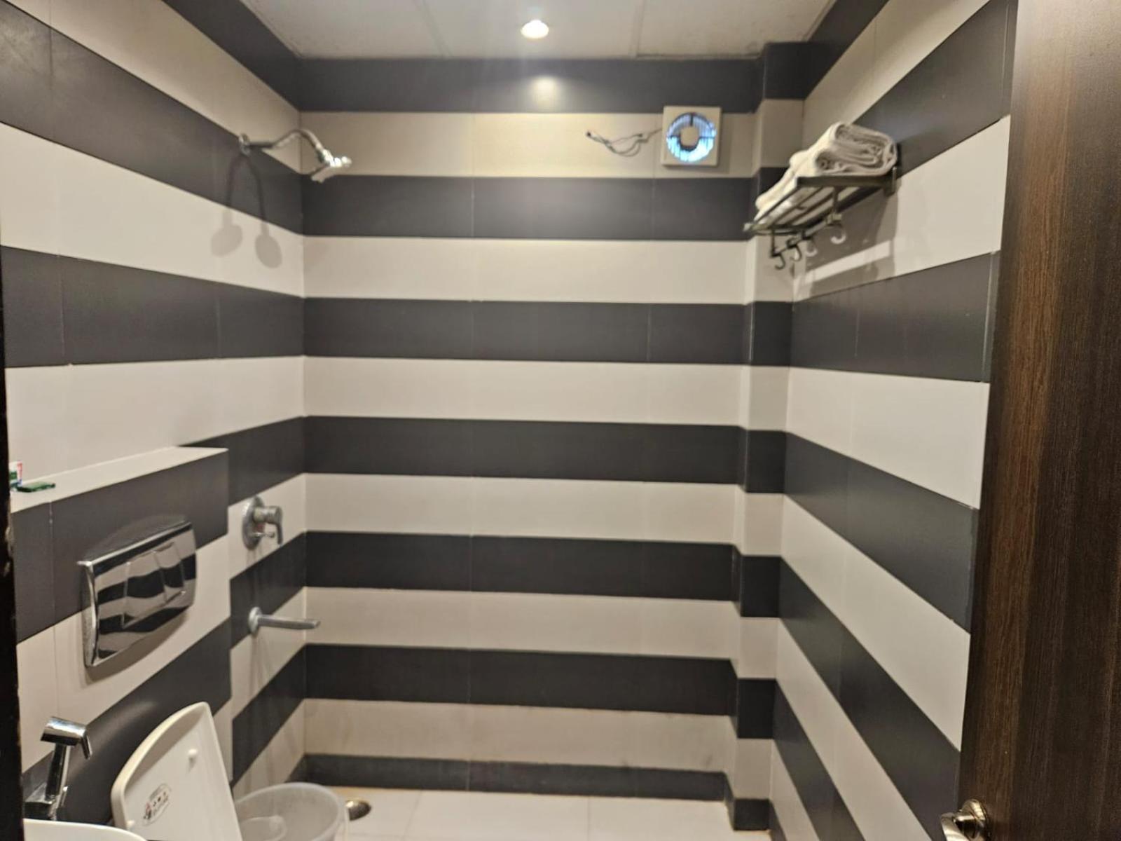 Hotel O Delhi, Near Karol Bagh Main Market And Metro Station Nova Deli Exterior foto